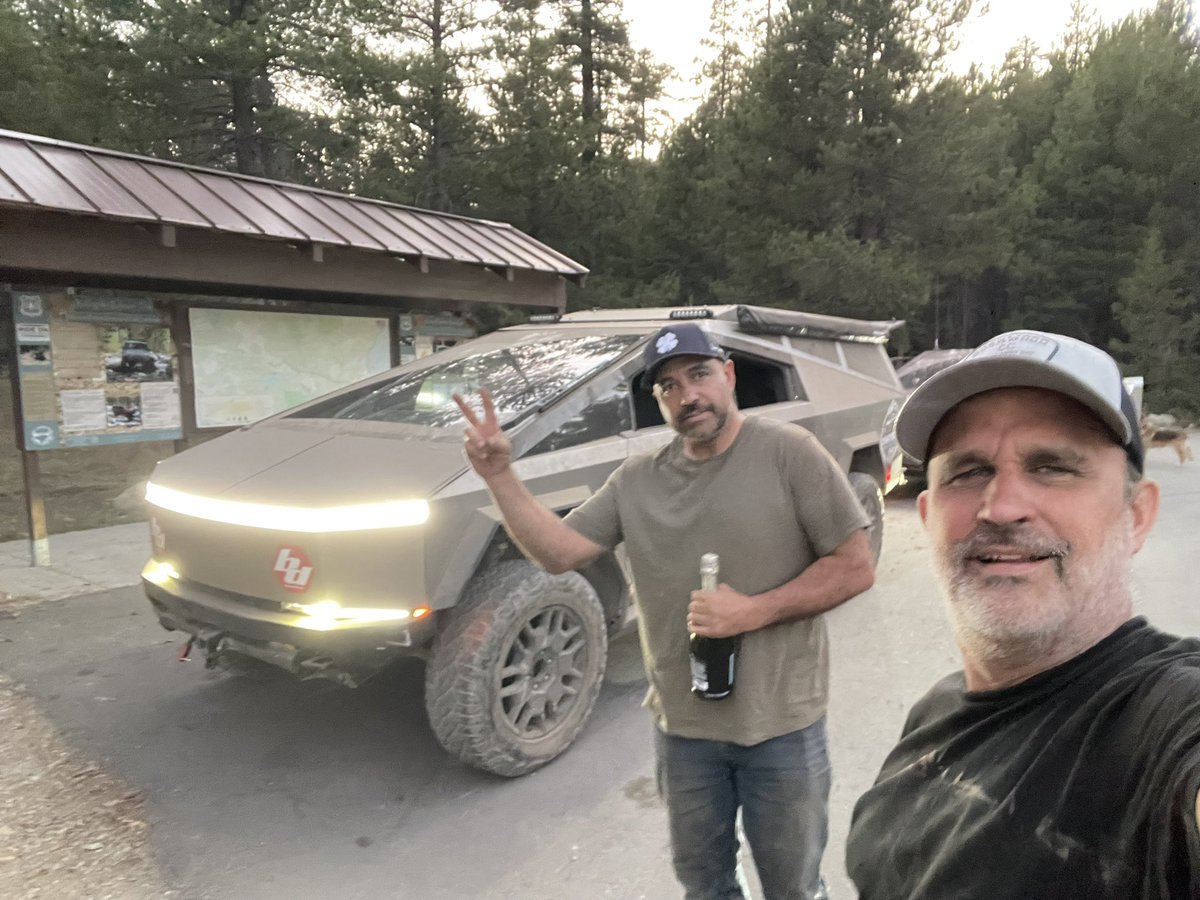 CYBERTRUCKco tweet media