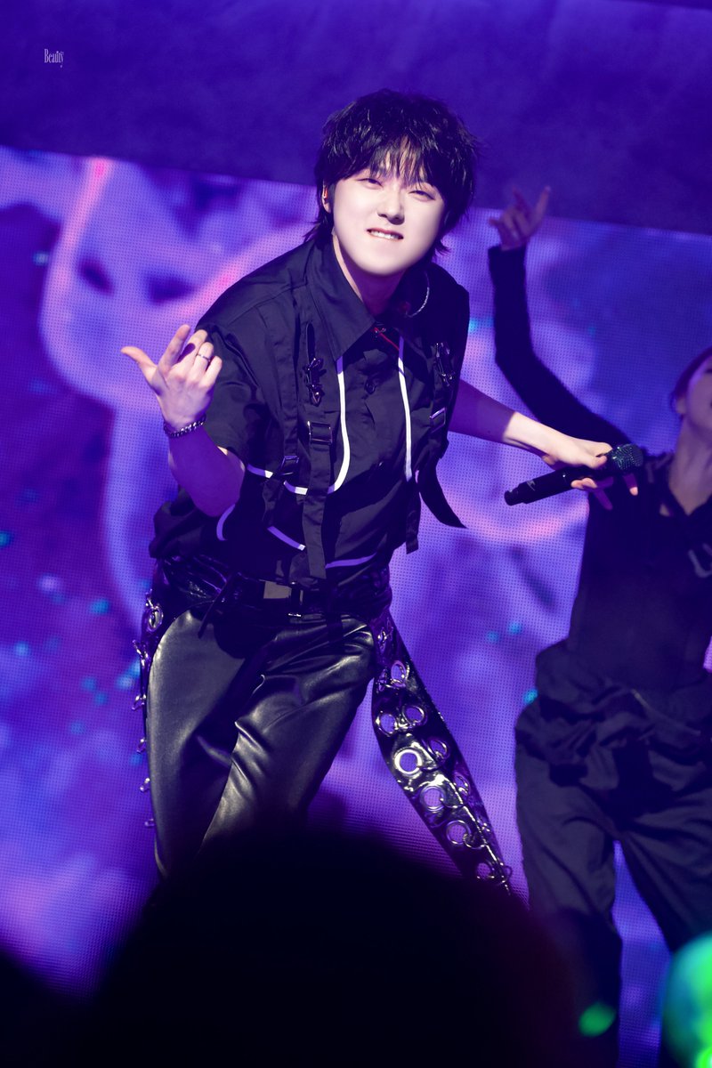 징챠 흰줄 없는게 더 죠아🥺 아님 양일 다르게라두...