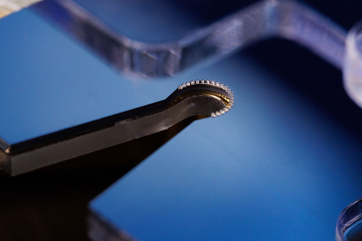 PHIX_Photonics's tweet image. This #flowcytometry PIC is part of a multi-sensing solution for advanced cancer and stroke diagnosis, under development by @PHOREVER_EU. PHIX printed 20 microlenses on the waveguide facets to enable interrogation of blood or plasma samples.

➤ More: phix.com/our-offering/3…