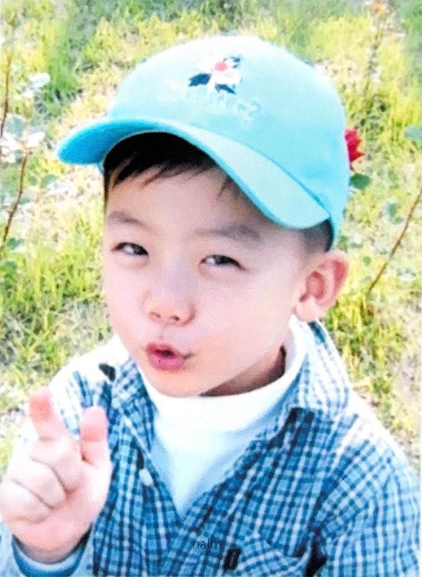 nanalmnalm's tweet photo. 할머니랑 싸우고              좋아했던유치원쌤
40분 떨어진 유치원       결혼식에서엉엉욺
혼자 걸어감
             ↓                                          ↓ https://t.co/KMVCr6eIyG
