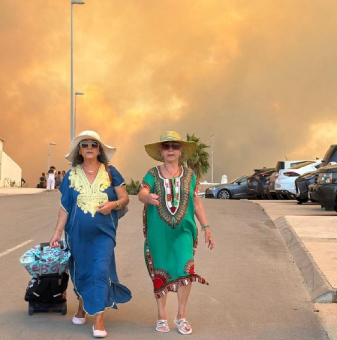 Javier Caraballo (@caraballojav) on Twitter photo Portentosa fotografía de Ricardo Fernández (<a href="/EFEnoticias/">EFE Noticias</a>) del incendio de Tarifa. Portentosa fotografía de Ricardo Fernández (<a href="/EFEnoticias/">EFE Noticias</a>) del incendio de Tarifa.