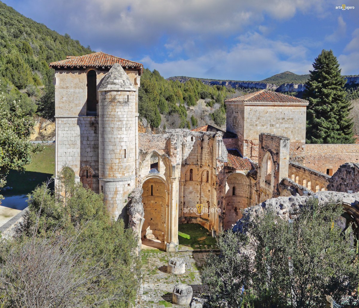 Las majestuosas ruinas del Monasterio de San Pedro de Arlanza (Hortigüela, Burgos), fundado en el año 912. Los restos arquitectónicos más antiguos conservados datan del año 1080
#FelizMartes #BuenosDias