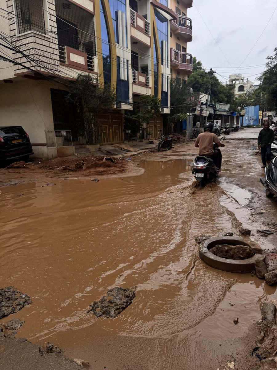 NaDeeM khaN tweet media