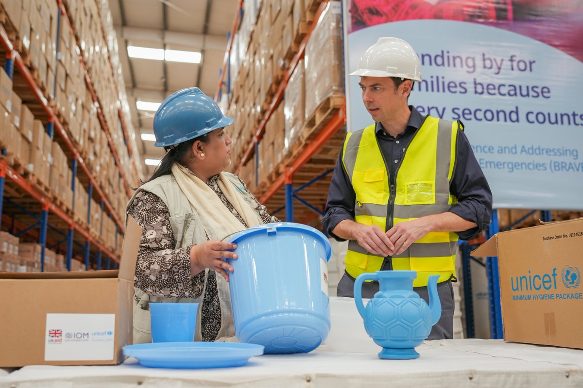 In the 2022 floods, millions lost access to safe water &amp; toilets. <a href="/ukinpakistan/">UK in Pakistan 🇬🇧🇵🇰</a>'s <a href="/lance_domm/">Lance Domm</a> recently visited the UNICEF warehouse in Khi to see prepositioned supplies. With UK support, <a href="/UNICEF/">UNICEF</a> &amp; <a href="/IOM_Pakistan/">IOM Pakistan</a> are helping families become climate resilient in the face of disaster