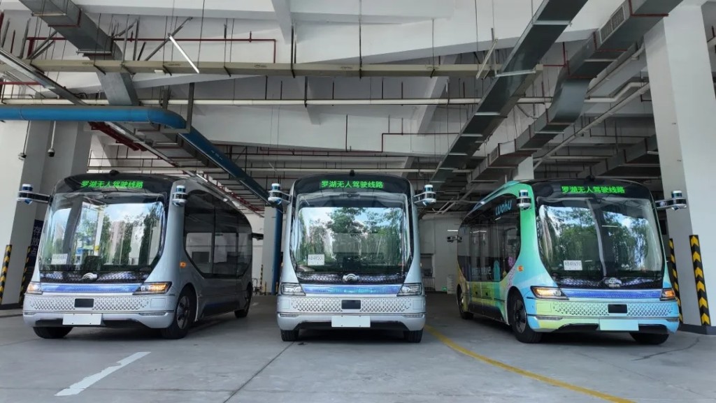 MorningGBA's tweet image. Shenzhen’s first L4 autonomous bus line launches in Luohu 🚍🤖. The 10.4 km route connects top city landmarks like Guomao, Diwang Tower &amp;amp; MixC Mall — free trial rides available from late August. #Shenzhen #AutonomousBus #SmartCity #FutureMobility #Innovation #Luohu