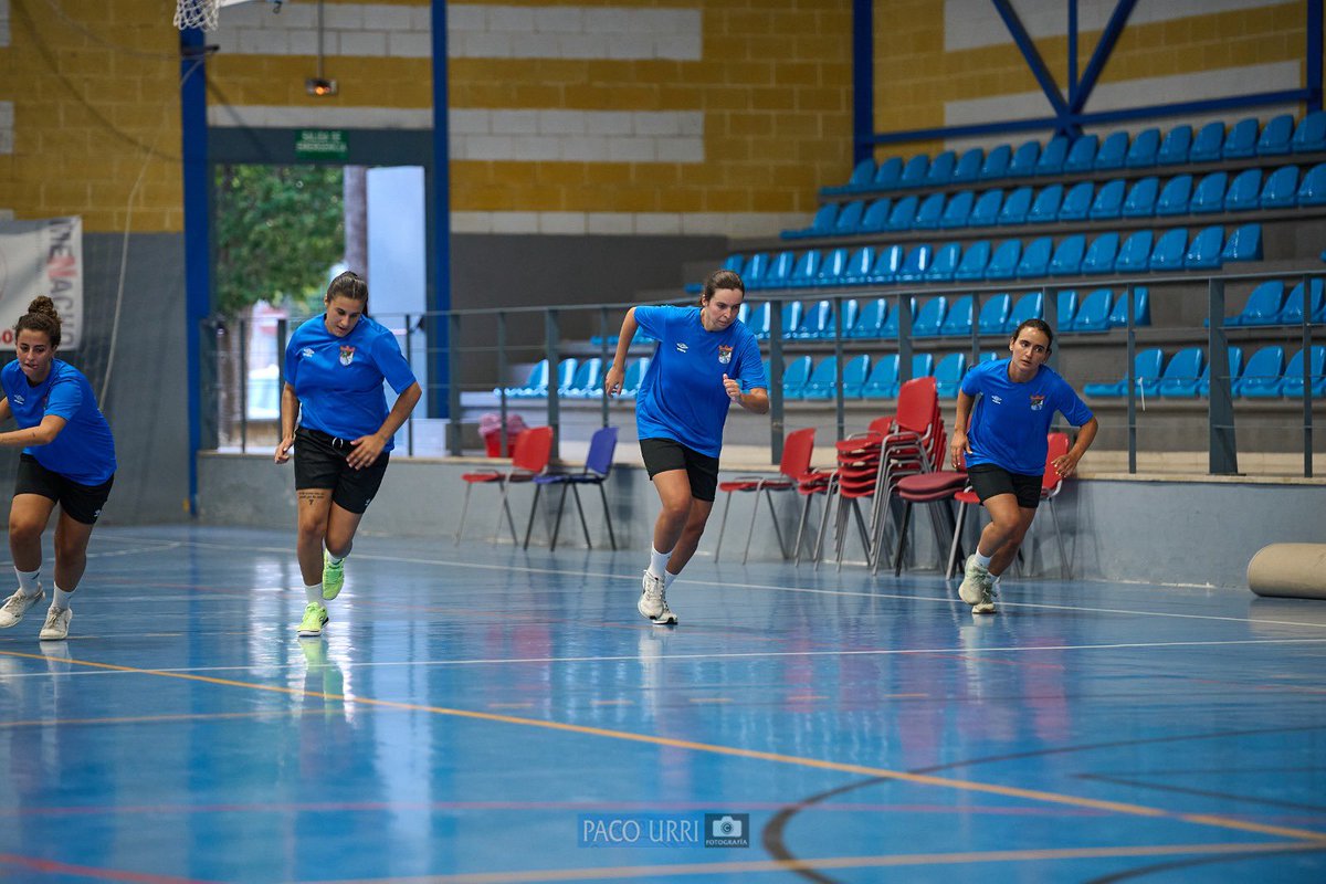 Inicio de la temporada 25-26

En la tarde de ayer, el equipo comenzó su preparación con las evaluaciones físicas iniciales y una primera toma de contacto con el balón.
Un nuevo año deportivo arranca con el compromiso y la ilusión de todo la plantilla. 💚⚽

Foto: <a href="/PacoUrri/">Francisco Urri</a>