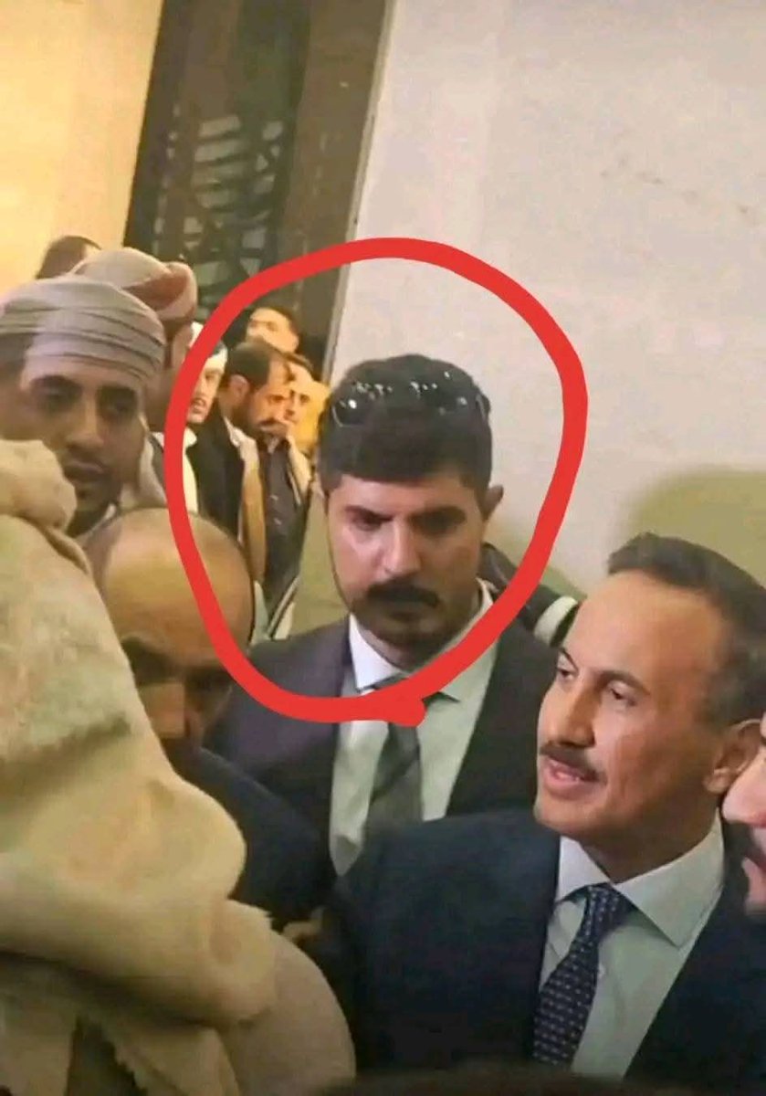 هذا بيتوارثوه آل عفاش ساع الجنبية
ابسروا كيفوه مصيفن