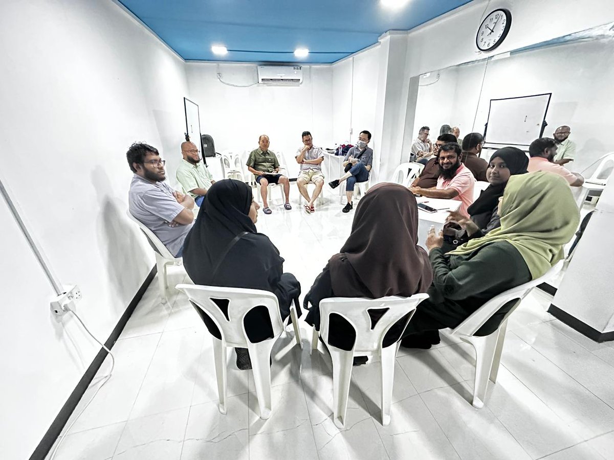 deafmaldives's tweet photo. A big thanks to Japan Federation of the Deaf and the MvSL team for an inspiring and productive discussion on the future of sign language in the Maldives! (1/2) https://t.co/BsP7UA7bBj