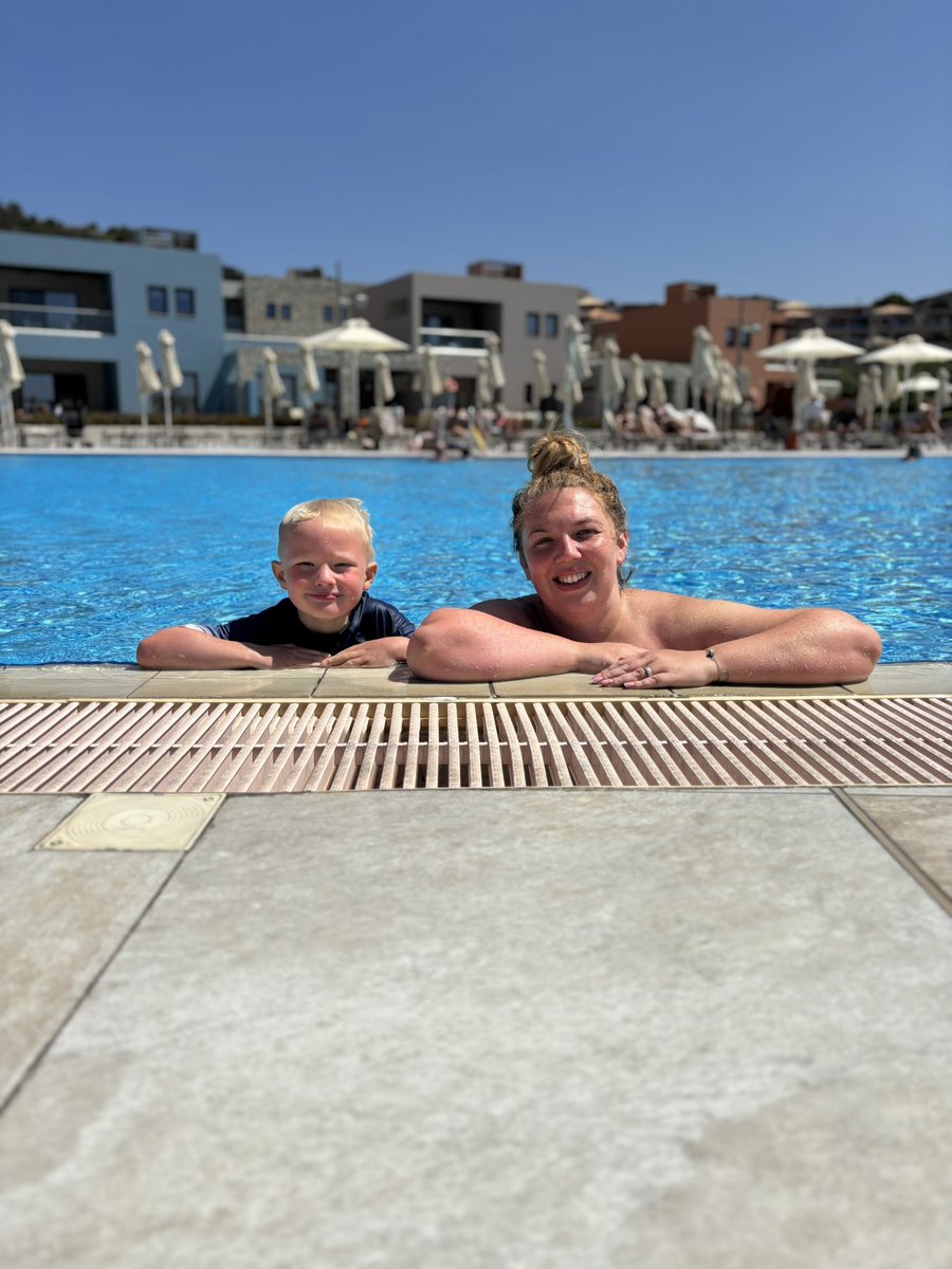 Keiran_Murphy's tweet photo. Happy birthday to my amazing wife and the best mum for Freddie. We love you more than you know! ❤️💙 @aliciamurphy181 https://t.co/aiBj2BphDv