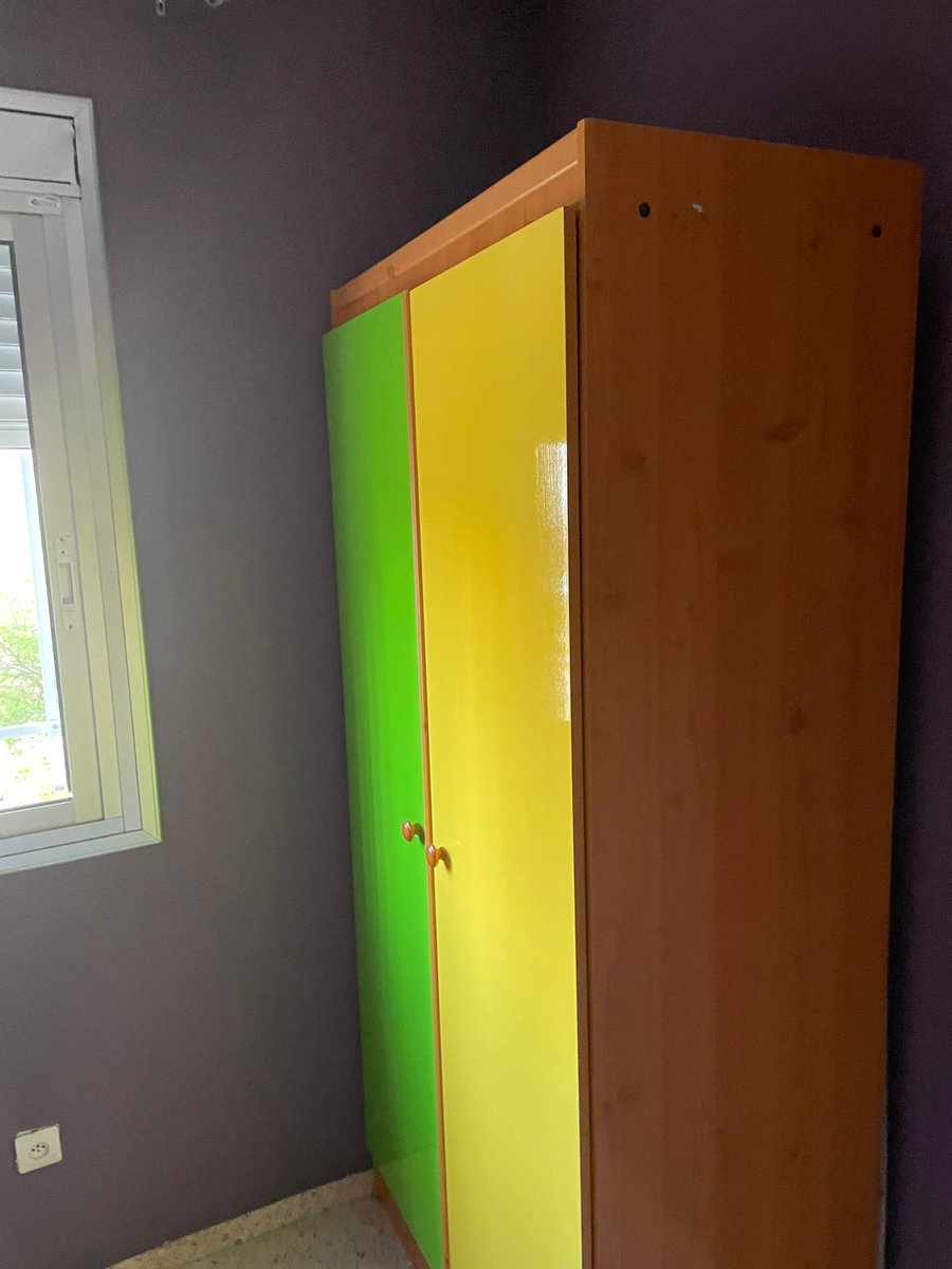 Regalo muebles, estan en Sevilla este.