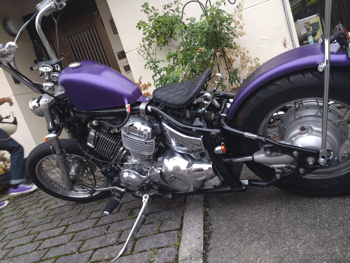 8月頭にJr.2号が帰郷しソッコーでバイクの改造を(笑)
もうね、色々変えたよ(笑)
多少、汎用パーツにしたらかえって面倒くさい事に💦
電気系で色々頑張って貰いました。すみません(笑)
マフラーは本人希望で直管‼️
もう近所迷惑😅
本人は満足そうで良かった(笑)