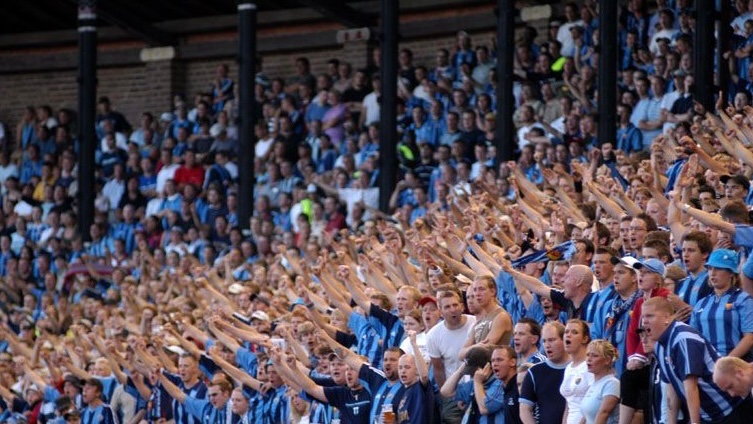🏆 (@fpdjuuu) on Twitter photo Vore ju otroligt fett med 10 000 matchtröjor imorgon! Vore ju otroligt fett med 10 000 matchtröjor imorgon!