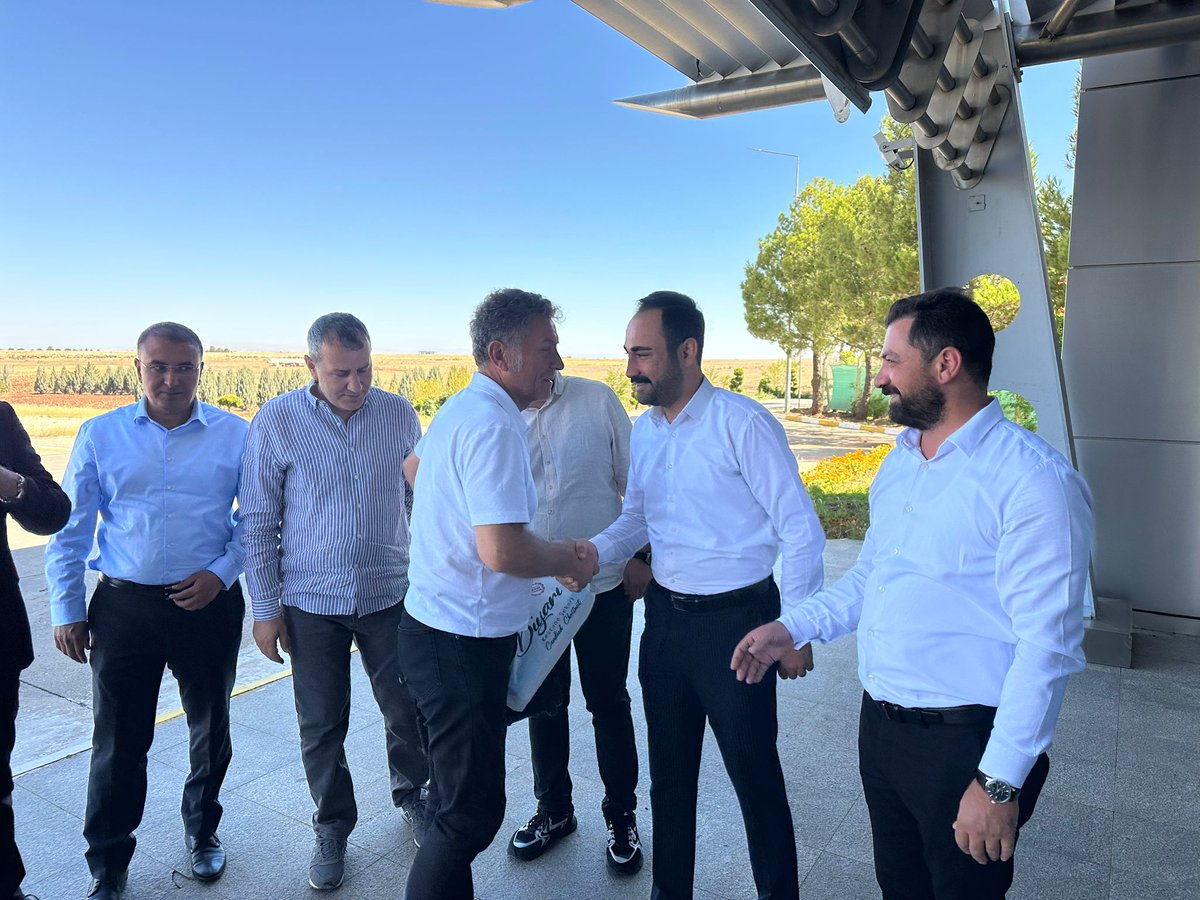 İl yöneticilerimiz, il disiplin kurulu Başkanımız Muhammed Emir Yetim ve Hilvan Belediye başkan adayımız Mehmet Celal Avcı ile,
Ağustos ayı saha çalışması için Şanlıurfa'mıza gelen milletvekili heyetimiz: Kocaeli milletvekili-TBMM idare amiri Sn. Harun Özgür Yıldızlı, Kocaeli