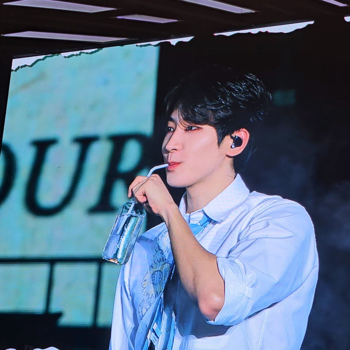 빨대 한번에 못 찾아서 먀.. 하는 원우 언제나 귀여워 🥺 
바부바부