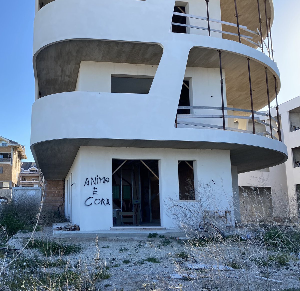 <a href="/Jes912/">Jay Zi</a> Poi in Portogallo non ti rubano la casa, come fa Luisa Russo, la sindaca di Francavilla al Mare.