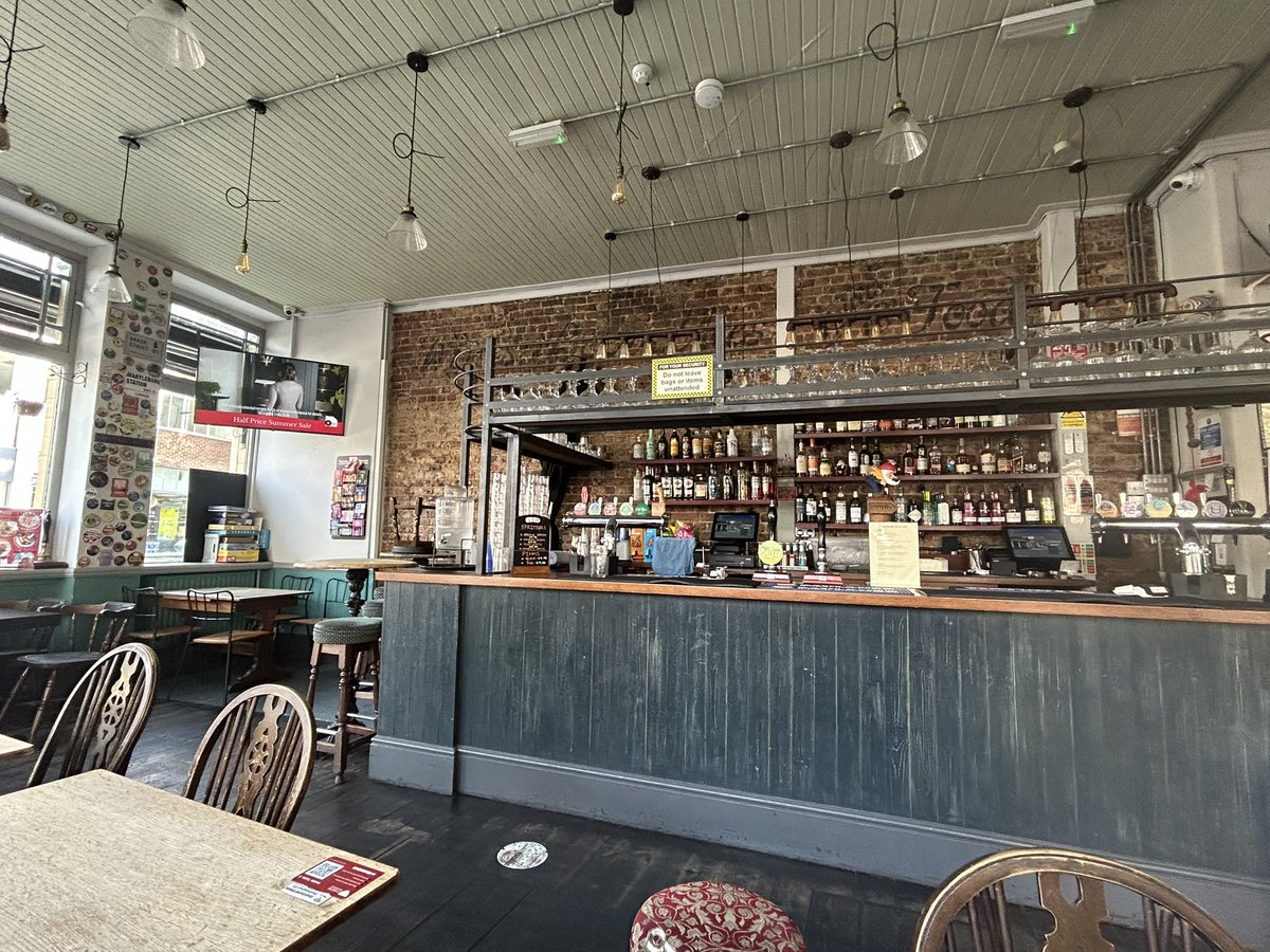 PubsSaving's tweet image. The Globe #pub #lissongrove #marylebone A cold Paulaner lager on a hot day! 🍺
