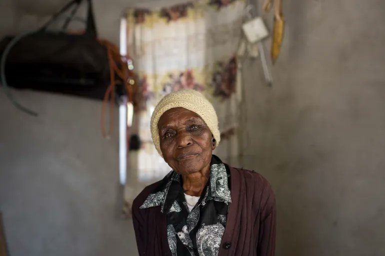 🧵 Operation Gukurahundi: The Genocidal War on Bodies

1/
1983–84. Matabeleland, Zimbabwe.
The Fifth Brigade’s mission wasn’t just to kill.
It was to destroy the Ndebele from the inside out.
Hazel Cameron’s study documents it: rape as policy, ordered, organised, and executed with