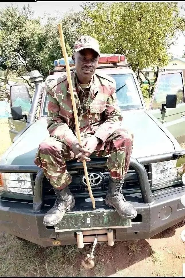 Bro went to University and studied Math/Physics

Then decided to serve his community as a Chief 

Nyabasi North, Kuria 

He was gunned down by rustlers just the other day 

Bunduki imejaa Kuria 

And Murkomen is either masturbating to transgender porn 

Or threatening Gachagua