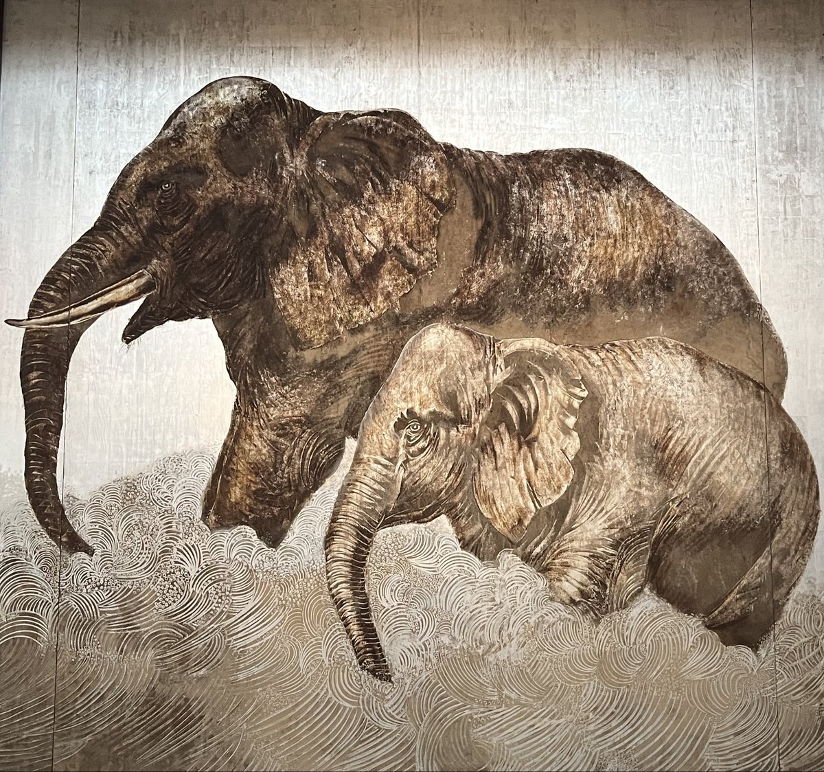 ChrisLavaquerie's tweet photo. Journée mondiale des éléphants avec les sublimes laques (1931) de JEAN DUNAND (1877-1942) à voir ds la bibliothèque du Palais de la Porte Dorée @Palaisptedoree @Constance_Riv https://t.co/F9VNfQwAtR