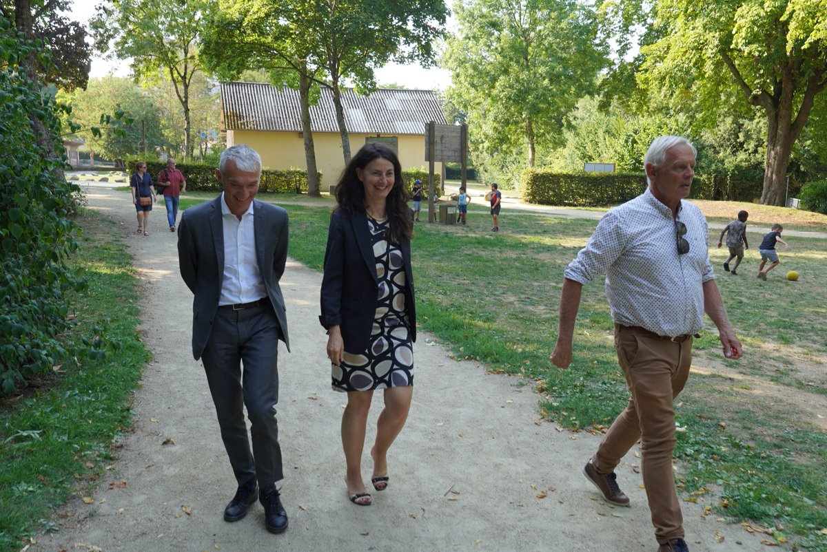 Mme Christine Torrès, secrétaire générale de la préfecture, a visité lundi plusieurs équipements à Allonnes.  Le maire lui a présenté les dispositifs de médiation en soirée et piscine à 1€. <a href="/GillesLeproust/">Gilles Leproust</a> <a href="/AlexisBraud/">Alexis Braud</a> <a href="/benamarlemans04/">Ben Amar Youssef</a>