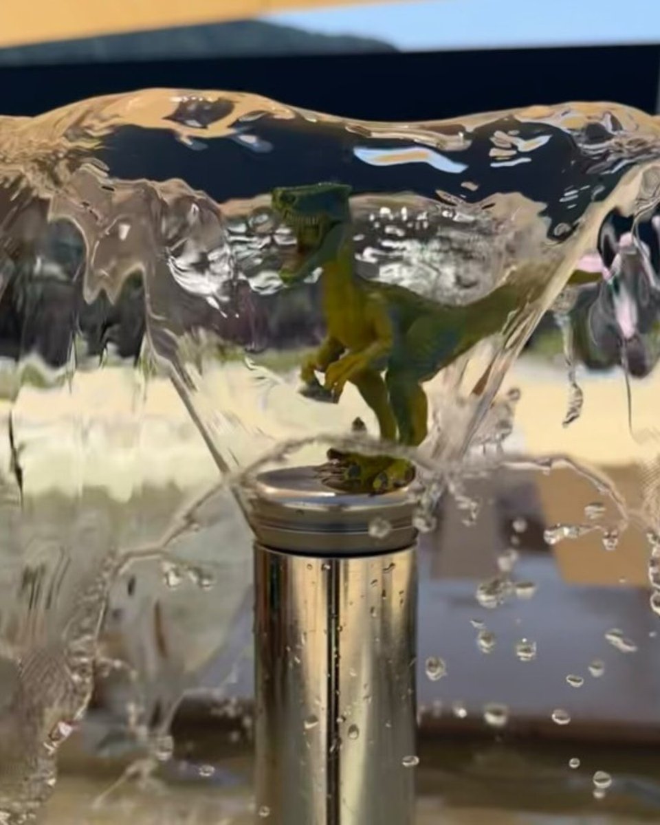 この夏、シュライヒと世界を巡ろう！
世界中から素敵な写真が続々と届いています！

#フィギュア #オモ写 #schleich