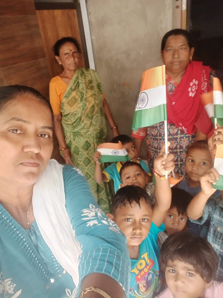 PamolSector's tweet photo. આજ રોજ કુકરવાડા ઘટક મા હર ઘર તિરંગા કાર્યક્રમ અંતર્ગત સેલ્ફી વિથ તિરંગા"થીમ લેવામાં આવી https://t.co/tGdpJcSihN