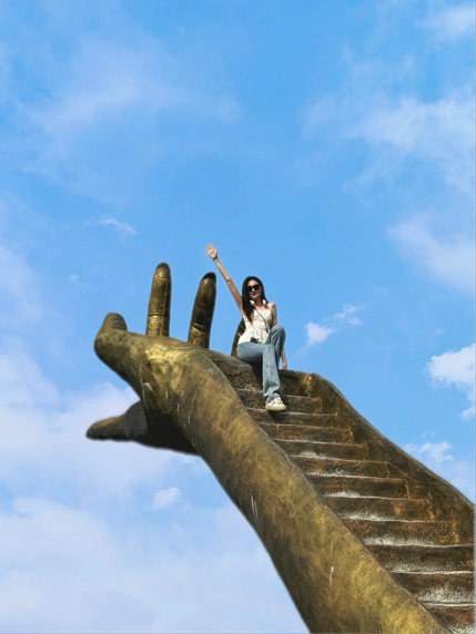 HenanPlus's tweet photo. "Must-Visit in Zhengzhou: The Cloud-Scraping Buddha's Hand!" 🌥️✋
This cliffside giant palm lets you:
• Touch drifting clouds like a celestial being ☁️
• Frame 360° mountain vistas with just a phone snap 📸
#SkyPalms #EpicView #Alert #Buddha #HandVibes #HenanAdventures https://t.co/ywTSFfXYPu