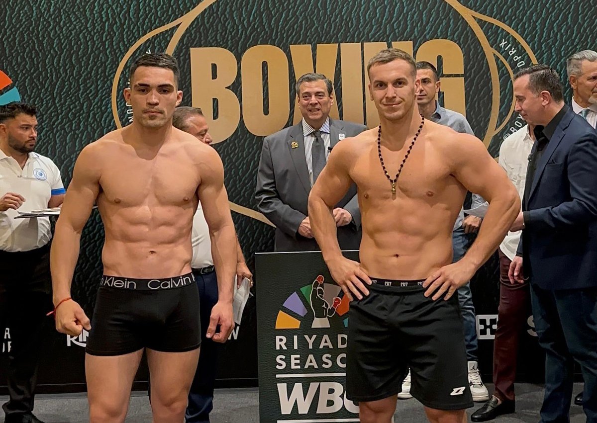 Michał Koper (@michalkoperboks) on Twitter photo ⚖️ Piotr Łącz - 101,0 kg, Kevin Ramirez - 92,9 kg.
🥊 Walka o półfinał turnieju WBC wagi ciężkiej jutro w Rijadzie. ⚖️ Piotr Łącz - 101,0 kg, Kevin Ramirez - 92,9 kg.
🥊 Walka o półfinał turnieju WBC wagi ciężkiej jutro w Rijadzie.