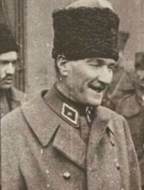 Sfftozsy's tweet photo. Benim Türk milletine, Türk cemiyetine, Türklüğün istikbaline ait ödevlerim bitmemiştir, siz onları tamamlayacaksınız..

"Bir Türk dünyaya bedeldir." 🇹🇷 https://t.co/AhLGElyEBs