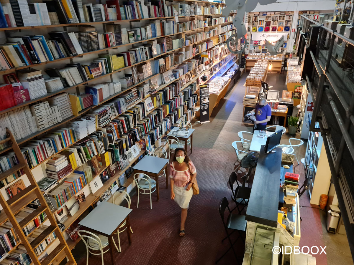 #Newslivres #économiedulivre Quels sont les livres les plus vendus au monde ? Voici le top 10 en 2025: Quels sont les livres les plus vendus ? L’industrie du livre mondiale tient les comptes et réalise des études chiffrées sur les ventes des… dlvr.it/TMRN5d <a href="/IDBOOX/">IDBOOX</a>