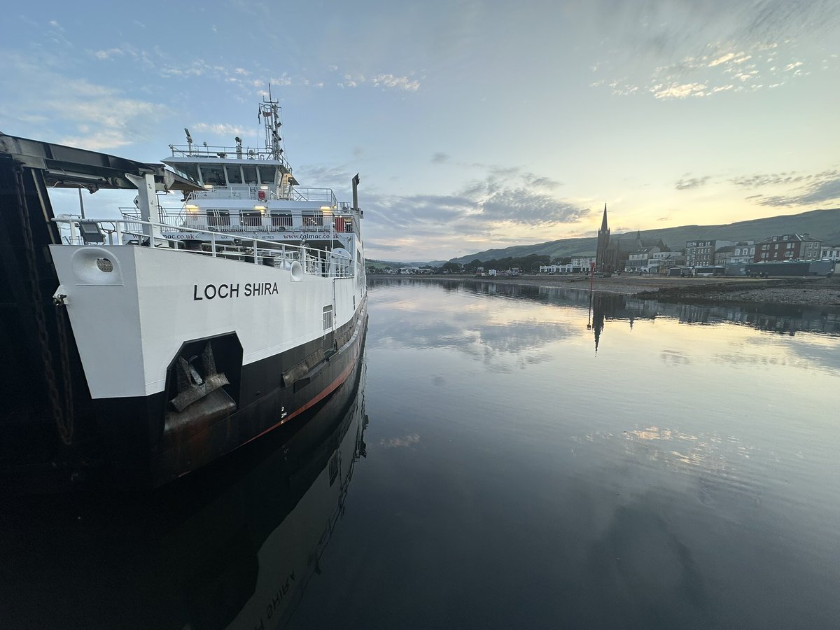mjgardner73's tweet photo. Beautiful flat calm morning on the  #floatingoffice between #Largs and }#Cumbrae. #LochShira @BBCScotWeather @WindyWilson88 @ThePhotoHour @VisitScotland https://t.co/6E5cV6ouIL