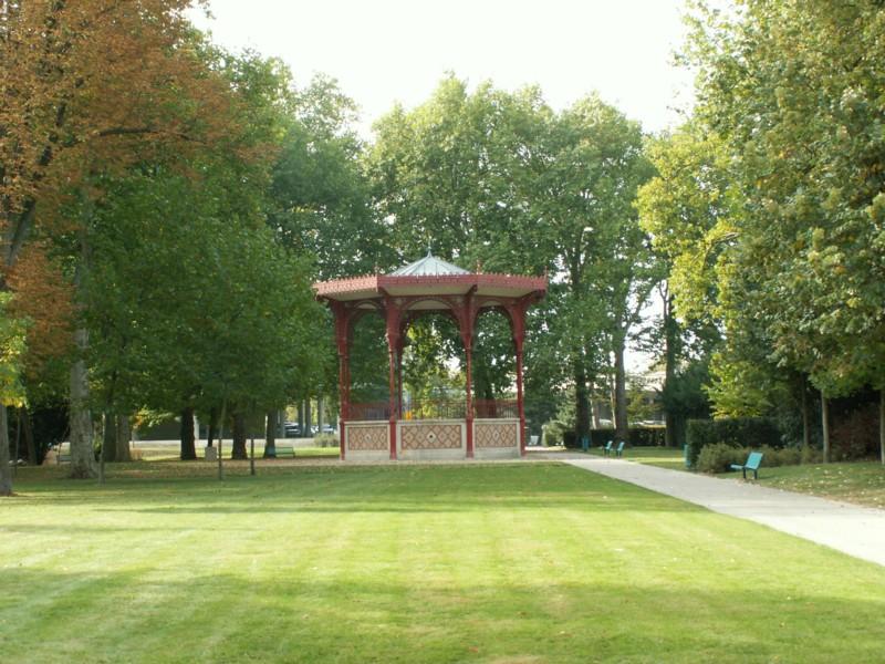 Bonjour ! Switch in Reims c'est ce soir mais c'est Switch in Plein Air !

On vous donne rendez-vous ce soir dès 18h au square de la patte d'oie à côté du Manège de Reims !

Avec ou sans switch venez comme vous êtes (pensez juste à prendre une casquette et une bouteille d'eau)