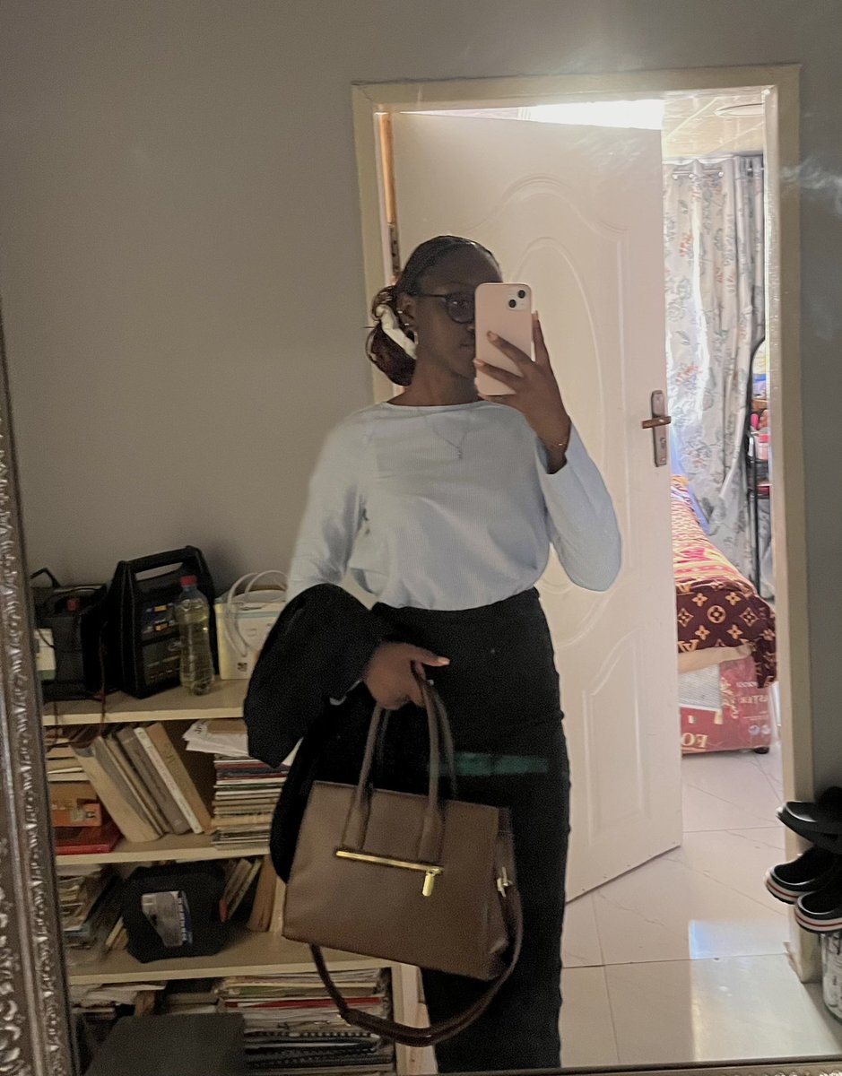 MwambaMumba3's tweet photo. What I love the most about being a corporate babe? Putting corporate fits together ✨ https://t.co/85agLbcupN