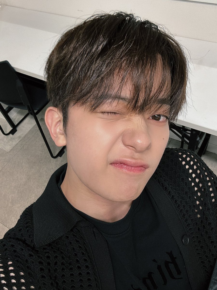 OmegaX_members's tweet photo. [#OX]

8월의 일본 행복했다.

#OMEGA_X #오메가엑스
#예찬 #YECHAN https://t.co/Ah3XgXzvHD