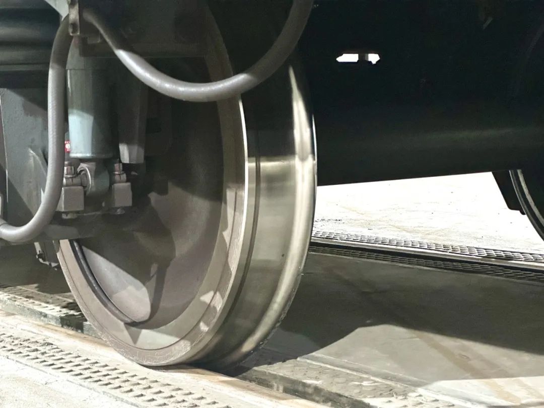 yi_ji5663's tweet image. Chengdu’s first intelligent metro brake “4S shop” is here! 🚇🔧
An advanced facility integrating service, spare parts, smart diagnostics &amp;amp; system support — boosting safety &amp;amp; efficiency for the city’s metro network.
#ChengduMetro #SmartTransit