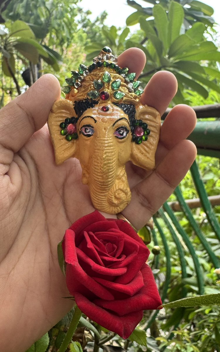 Sameera (@iamsameera07) on Twitter photo He showed up as a gift... more like a reminder… ‘Hello! It’s Vinayagar/Ganesh Chathurthi on August 27, 2025.’ 😁♥️
Celebrating ‘Project Elephant’ today with a rose from <a href="/NKP_Aadhira/">Aadhira's Naveena Koothupattarai</a>’s garden. 🐘🌹
#worldelephantday2025 #naveenakoothupattarai He showed up as a gift... more like a reminder… ‘Hello! It’s Vinayagar/Ganesh Chathurthi on August 27, 2025.’ 😁♥️
Celebrating ‘Project Elephant’ today with a rose from <a href="/NKP_Aadhira/">Aadhira's Naveena Koothupattarai</a>’s garden. 🐘🌹
#worldelephantday2025 #naveenakoothupattarai