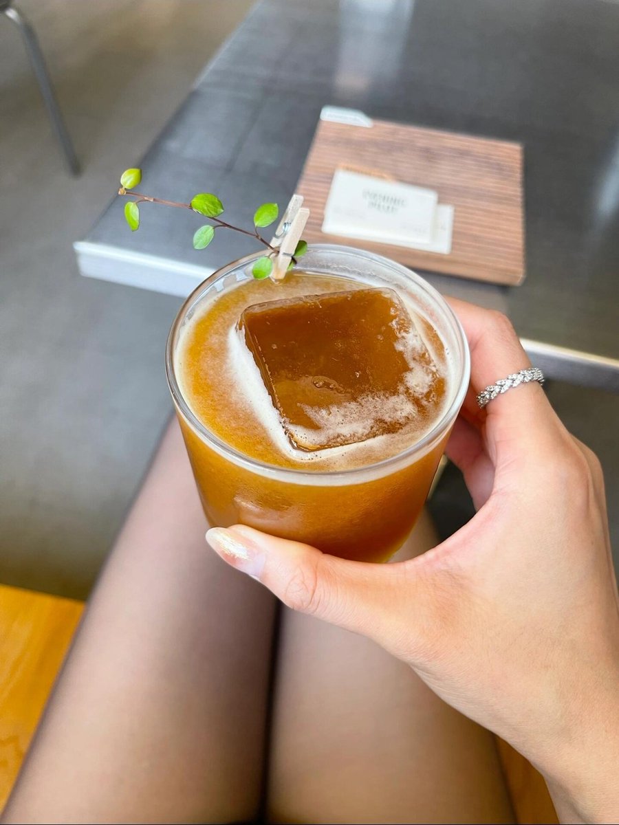 今天喝了吗🍺
来一杯冰咖啡🫰
🫵🫵🫵别看了，就是你，进来看
#高跟鞋 #人生苦短咖啡倒满