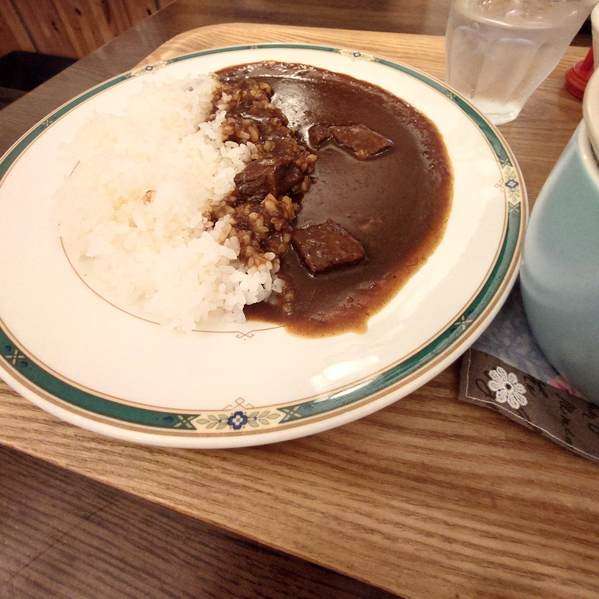 cebollitoss's tweet photo. 富士吉田のアーヴェントさんでカレーと紅茶の組み合わせ。すき！

 #茶好連 https://t.co/pc3ubGZenI