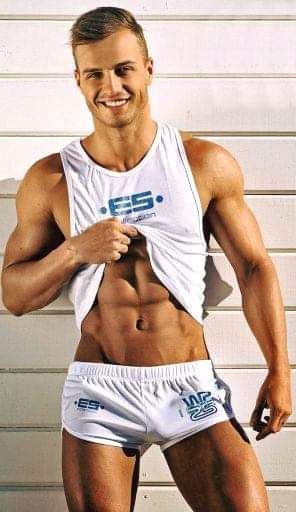 Churchofcirc's tweet photo. Even models show off their cut dick proudly!

#cutdick #circumcision https://t.co/Y5ZmSF4RvM