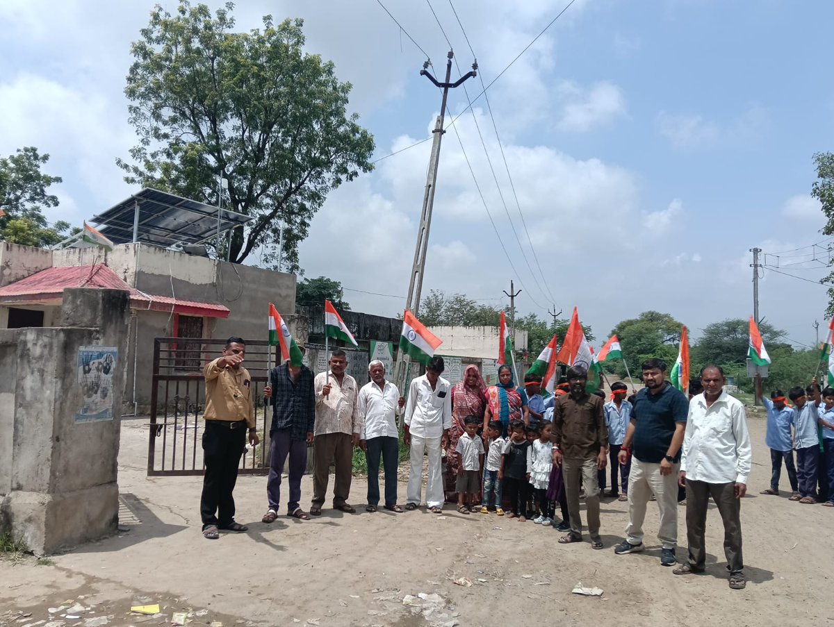 DHAVALPATELKAT1's tweet photo. Tiranga Yatra Ahamadpura Gram Panchayat And Ahamadpura Praimary school https://t.co/IAAECRxaTb