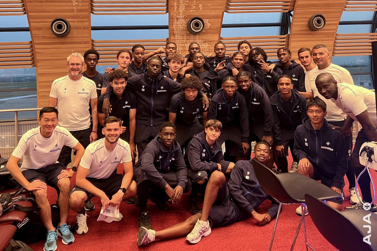 AJA's tweet photo. ✈️ 𝑫𝒊𝒓𝒆𝒄𝒕𝒊𝒐𝒏 𝒍𝒂 𝑪𝒉𝒊𝒏𝒆 ! 🇨🇳

Du 14 au 19 août, nos U17 disputeront la prestigieuse Great Wall Cup (Coupe de la Grande Muraille) à Pékin.

Un voyage qui s'inscrit dans le programme d'échanges entre l'AJA et la Chine initié par James Zhou.

#TeamAJA https://t.co/TJvYHK5YB4