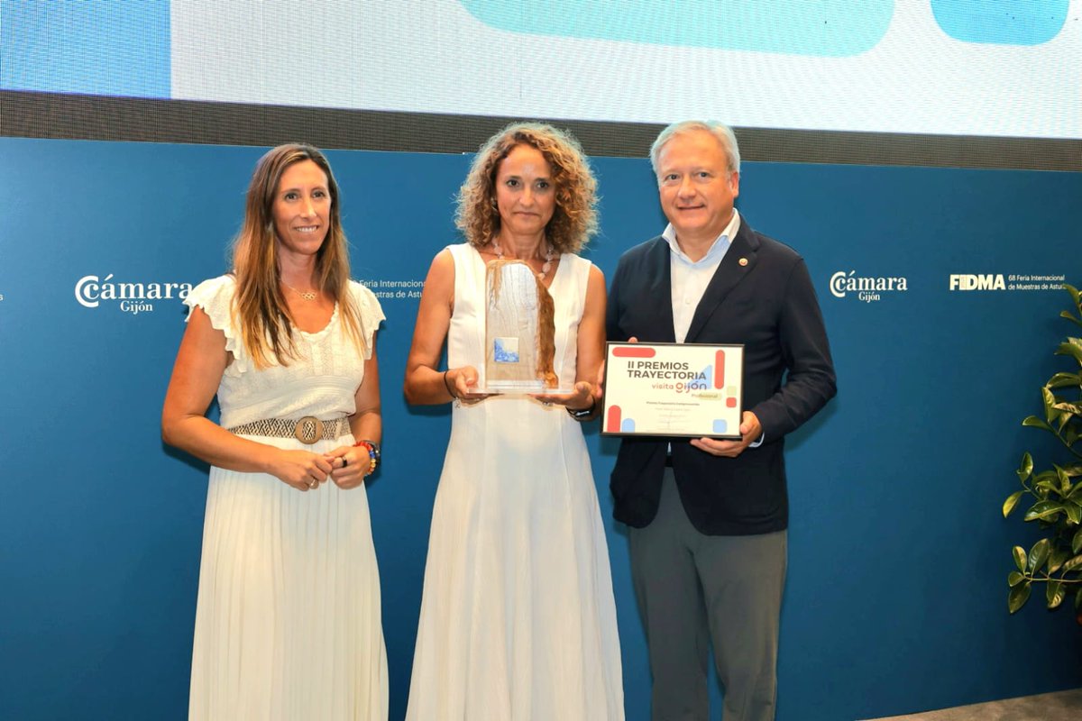 GijonTurisProf's tweet image. 📸 ¡Ya puedes ver las fotos del evento de los Premios Trayectoria @GijonTurisProf celebrado la semana pasada en #FIDMA
🏅 Beatriz Cimadevilla @hsanmiguelgijon 
🏅 @Silken_Hoteles  Ciudad Gijón
🏅 La Excusa Perfecta
🏅 Marta García Mena
👇