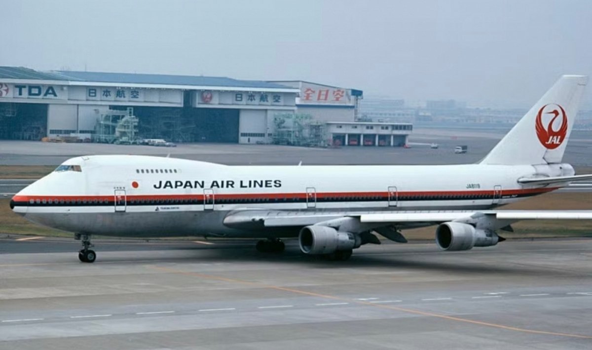 Czterdzieści lat temu, 12 sierpnia 1985 roku, katastrofa lotu Japan Airlines 123 wstrząsnęła światem. Boeing 747 rozbił się na zboczach góry Osutaka zabijając 520 osób — to największa tragedia pojedynczego samolotu w historii lotnictwa.
pasazer.com/news/468323/0