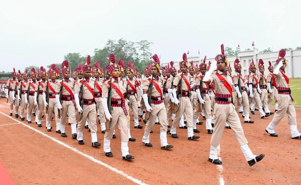 Hardi Singh (@hardispeaks) on Twitter photo The historic Passing Out Parade of 700 <a href="/Goa_Police/">Goa Police</a> Constables at the state-of-the-art Lachit Barphukan Police Academy was a proud moment for all.
Hon’ble Goa CM <a href="/DrPramodPSawant/">Dr. Pramod Sawant</a> took the Salute, in the august presence of Hon'ble CM Dr. <a href="/himantabiswa/">Himanta Biswa Sarma</a>, both of whom hailed the PoP The historic Passing Out Parade of 700 <a href="/Goa_Police/">Goa Police</a> Constables at the state-of-the-art Lachit Barphukan Police Academy was a proud moment for all.
Hon’ble Goa CM <a href="/DrPramodPSawant/">Dr. Pramod Sawant</a> took the Salute, in the august presence of Hon'ble CM Dr. <a href="/himantabiswa/">Himanta Biswa Sarma</a>, both of whom hailed the PoP