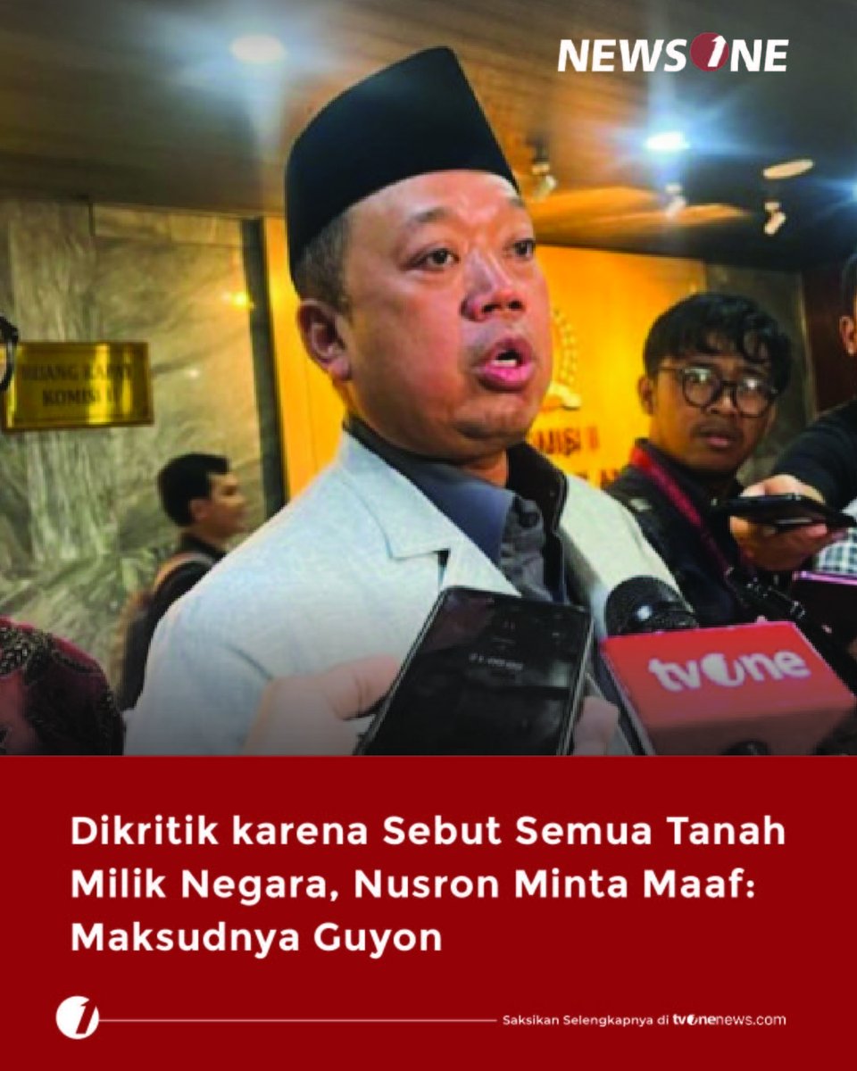 tvOneNews's tweet photo. Menteri ATR/Kepala BPN Nusron Wahid meminta maaf soal pernyataannya yang menyebut semua tanah merupakan milik negara. 

Pernyataan itu ia sampaikan saat diprotes gara-gara mengamankan 100 ribu hektare tanah telantar alias nganggur. Nusron mengakui pernyataannya tersebut keliru.

"Saya Menteri ATR/BPN Nusron Wahid menyampaikan permohonan maaf kepada masyarakat Indonesia, kepada publik, kepada netizen atas pernyataan saya beberapa waktu yang lalu yang viral dan menimbulkan polemik di masyarakat dan memicu kesalahpahaman," ujar Nusron dalam konferensi pers di Jakarta, Selasa (12/8/2025).

Simak berita selengkapnya hanya di https://t.co/nG6Vs9E9um
#HardNews_Viral #NewsOne #CariBeritaditvOne #NusronWahid #TanahMilikNegara #PermohonanMaaf #Viral #NO02