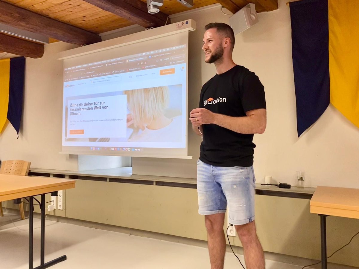 BitUcationCom's tweet photo. 🚨 Start unserer Live-Reihe: Was ist Bitcoin 🚨

Am 13.08.25 um 19:00 Uhr startet unser erstes Live-Webinar für Einsteiger!
🔍 Verständlich, praxisnah von Markus erklärt.

📢 Sei dabei und melde dich an!
👉 https://t.co/g65pV7Ze3j

#Bitcoin #Einsteiger #Webinar #BitUcation https://t.co/hpwWjFDrQb