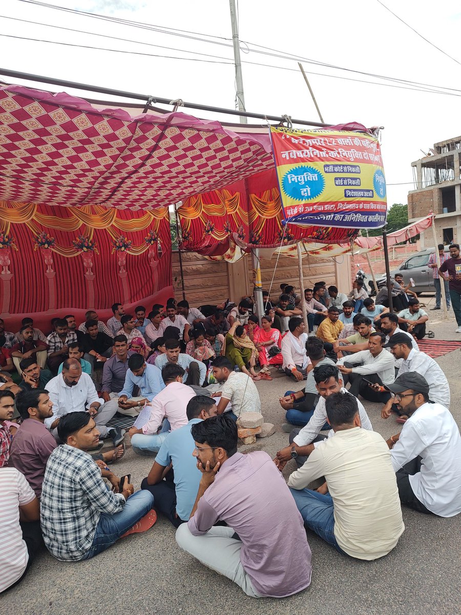 ArBainiwal's tweet photo. शिक्षा विभाग अध्यापक भर्ती लेवल 2  में नवचयनित अभ्यर्थी  का जिला आवंटन करके जल्द नियुक्ति प्रदान करो
#लेवल2_नवचयनित_जिला_आवंटन_करो
@RajCMO 
@rajeduofficial 
@madandilawar 
@pantlp
@SKT_Chaudhary 
@vinodmittal9 
@BhajanlalBjp
@Radhemahwa @JATbera1 @me_moharsingh @RajTeacherYuwa https://t.co/2K9i5V086R
