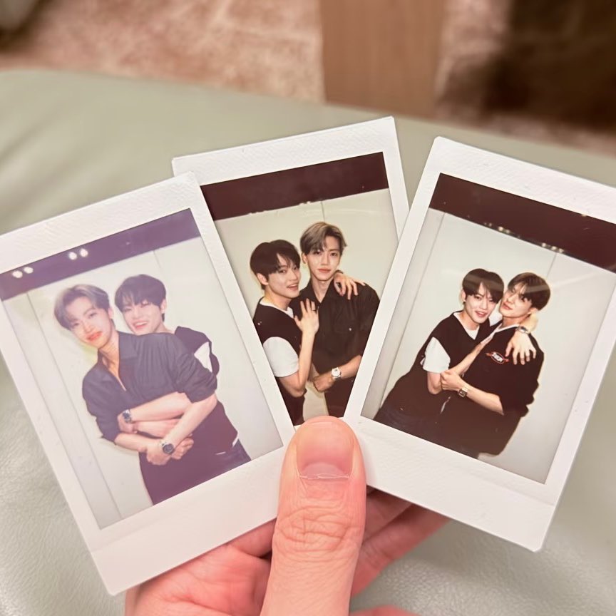 131jwnanach's tweet photo. CHENLE UPLOADED ON HIS XHS😭😭😭
finally got a photo with the oppas😍
jealous, right~~~~~~~~
#MasterOfMasters #WhoInTheWholeWorldCouldBeABetterMatchThanUs? #LifeIsMoreThanFandom #WithMyIdols
#ZeroDistance #AlwaysLookingForwardToNextTime #MetThePersonIWantedToSee #FangirlLife #GroupPhoto #UsInTheCamera #BestPhotoOfTheYear