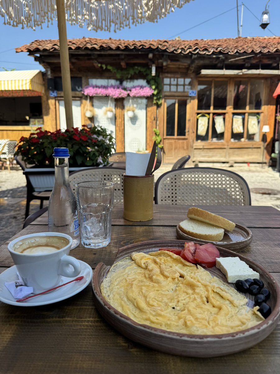 Breakfast in #kosovo right here right now 
#Gjakovë #Gjakova