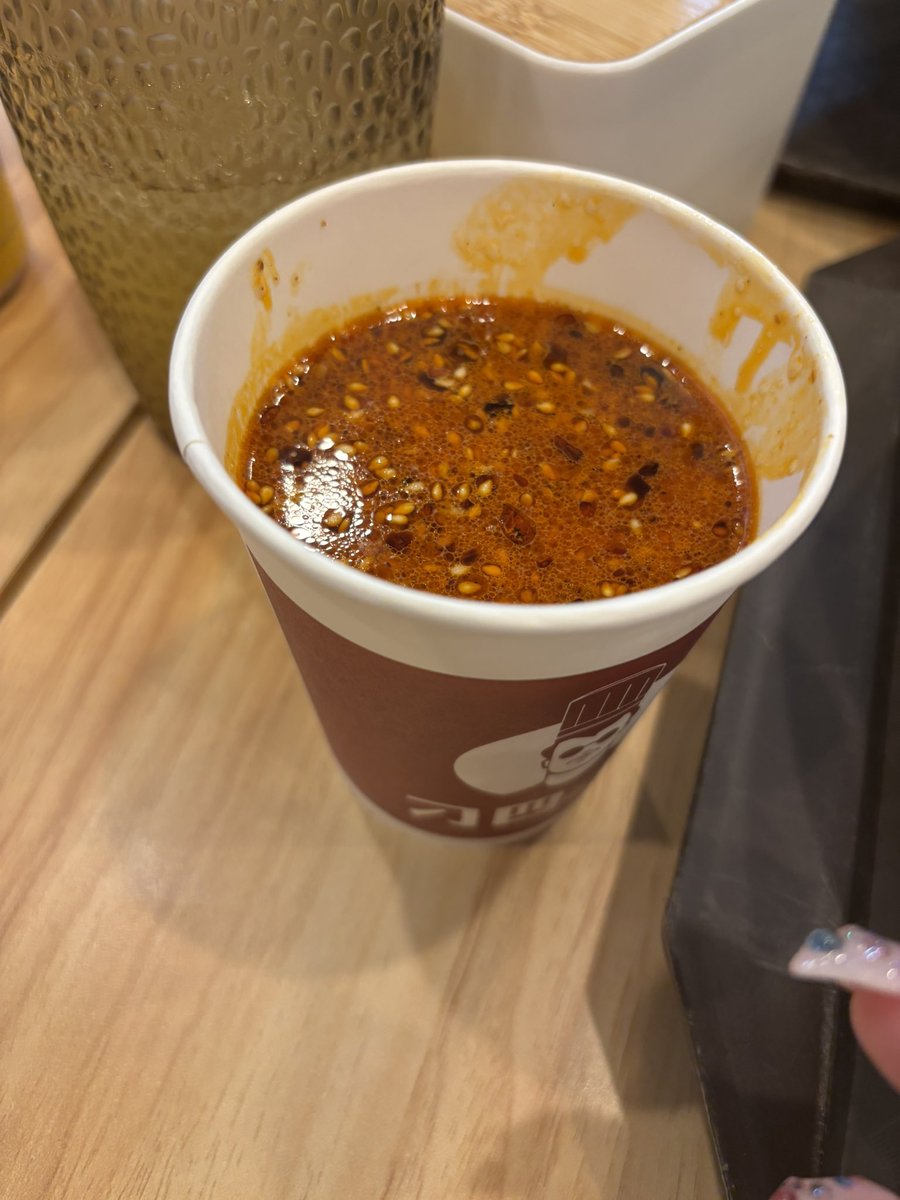 自由にコーヒー持って帰ってください
って書いてある麻辣湯屋さんで
オシャレにコーヒーお持ち帰りしてる風で
麻辣湯のスープこっそり持って帰ったの
私だけだと思う。
ちなみにその後完飲した